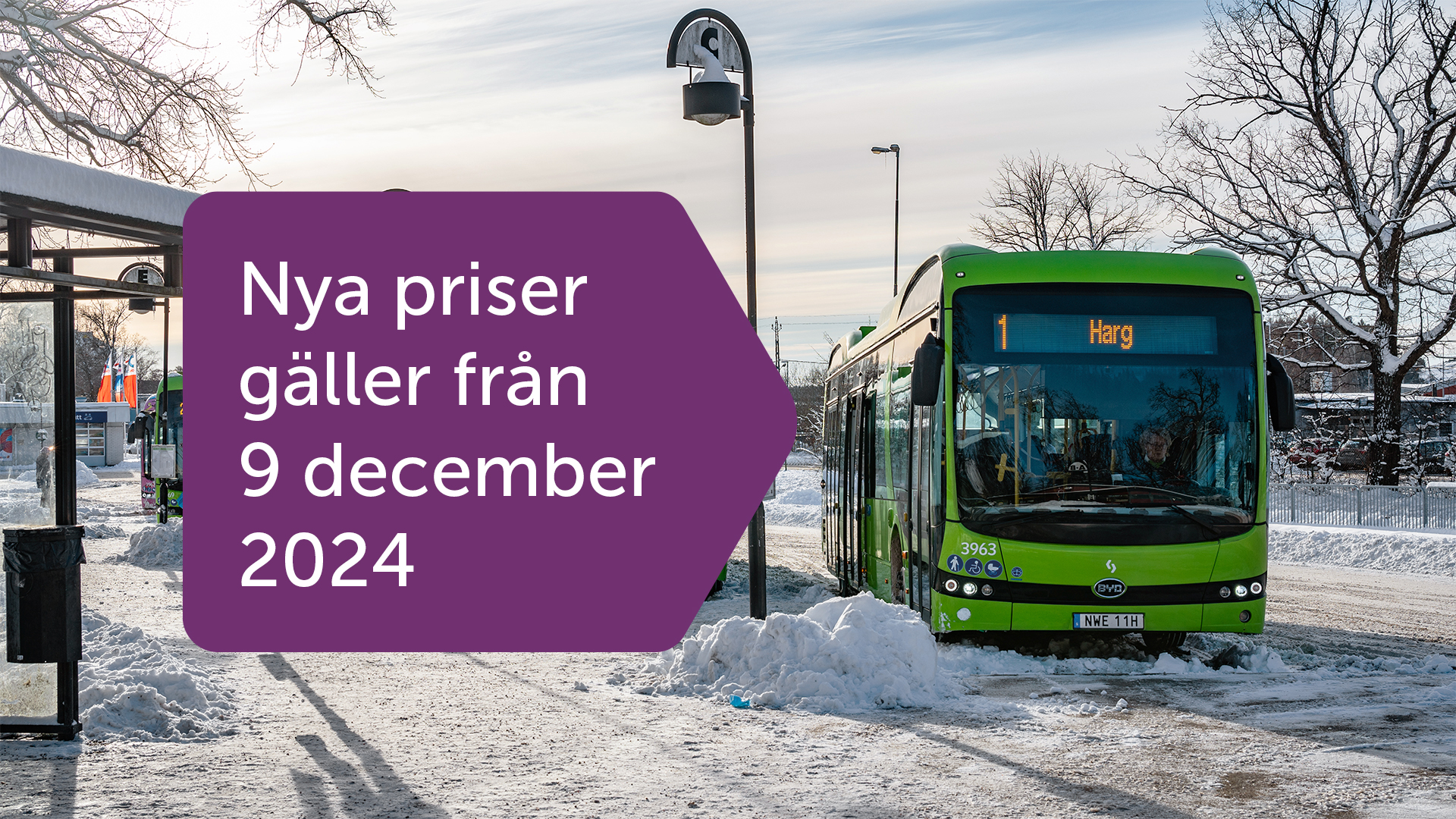 Bilden föreställer en buss i vinterlandskap. Bilden innehåller också texten: Nya priser gäller från 9 december 2024.